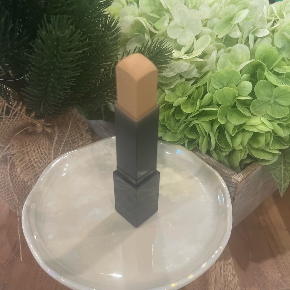HUDA BEAUTY 300N Latte Fauxfilter Skin Finish Stick Foundation